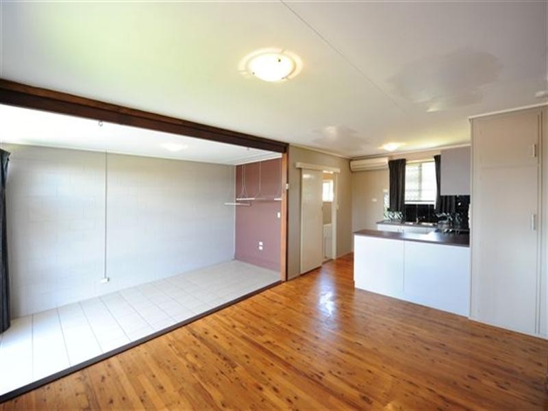 2/200 Stenner Street, Middle Ridge QLD 4350