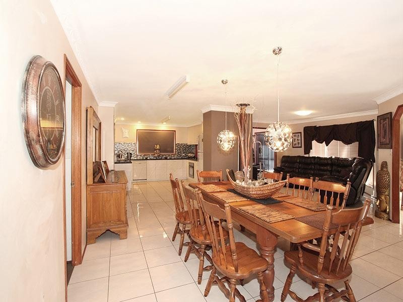 17 Cameron Street, Wyreema QLD 4352