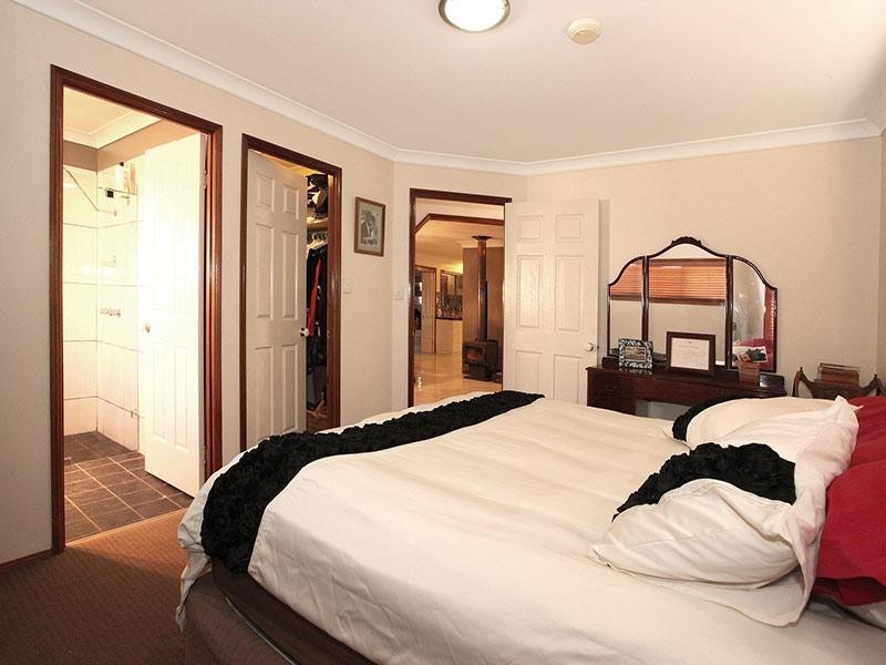 17 Cameron Street, Wyreema QLD 4352