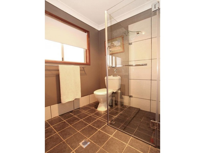 17 Cameron Street, Wyreema QLD 4352