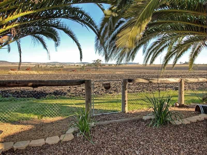 17 Cameron Street, Wyreema QLD 4352