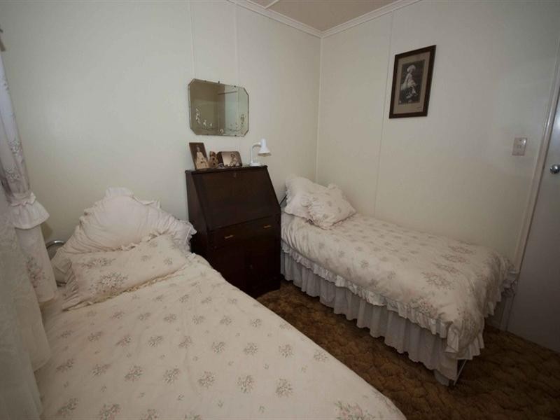 15 Burton Street, Harristown QLD 4350