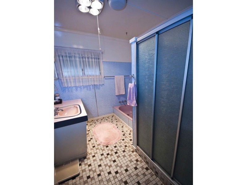 15 Burton Street, Harristown QLD 4350