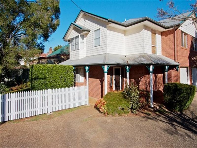 3/8 Bruce Street, East Toowoomba QLD 4350