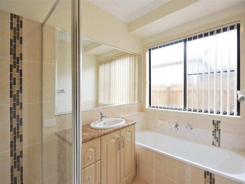 8 Graves Drive, Kearneys Spring QLD 4350