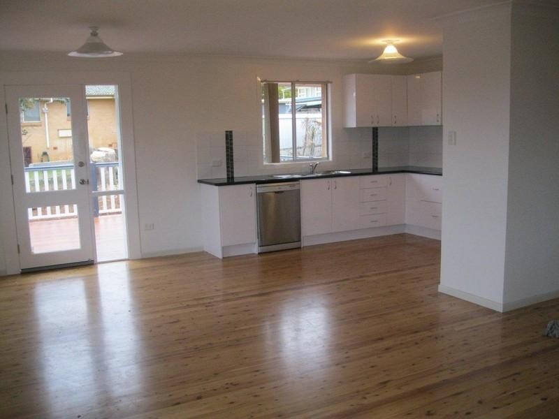 18 Loch Street, Centenary Heights QLD 4350