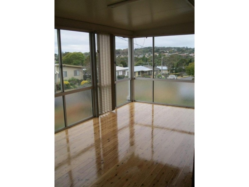 18 Loch Street, Centenary Heights QLD 4350