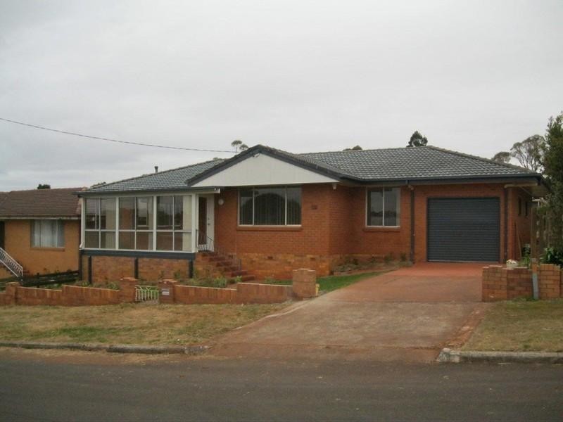 18 Loch Street, Centenary Heights QLD 4350