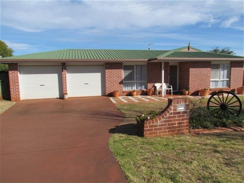 6 Gainsborough Drive, Glenvale QLD 4350