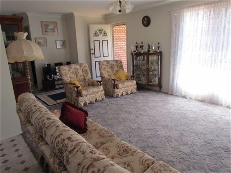 6 Gainsborough Drive, Glenvale QLD 4350