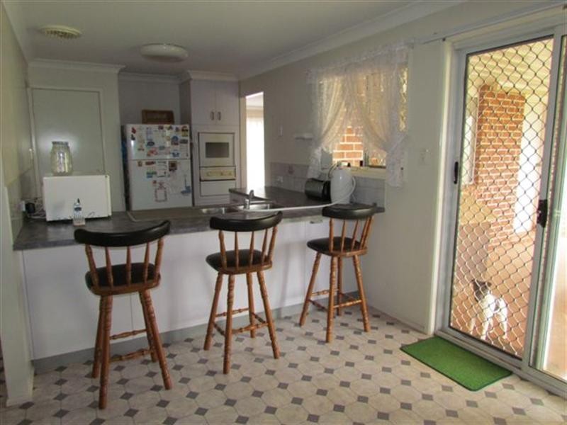 6 Gainsborough Drive, Glenvale QLD 4350