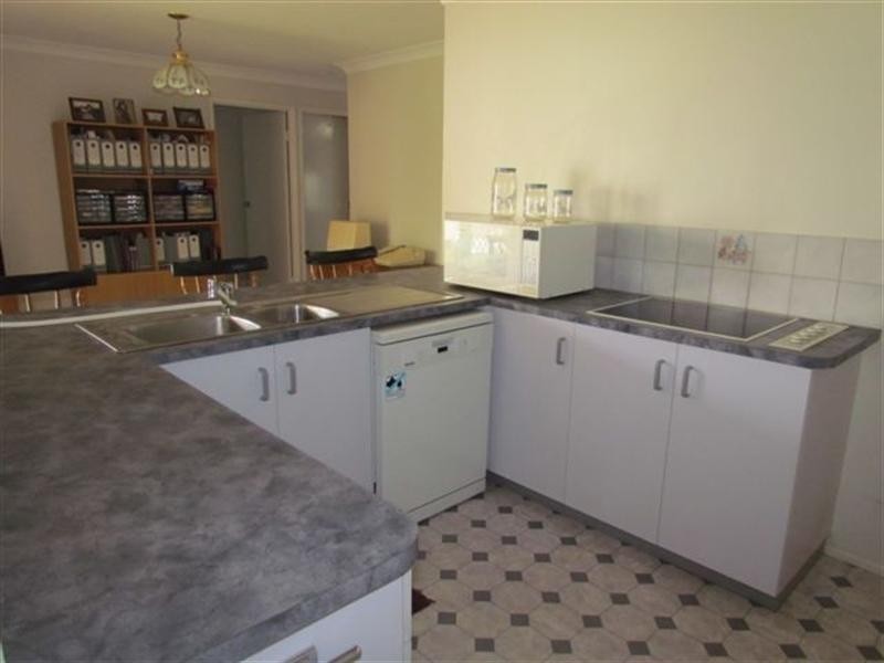 6 Gainsborough Drive, Glenvale QLD 4350