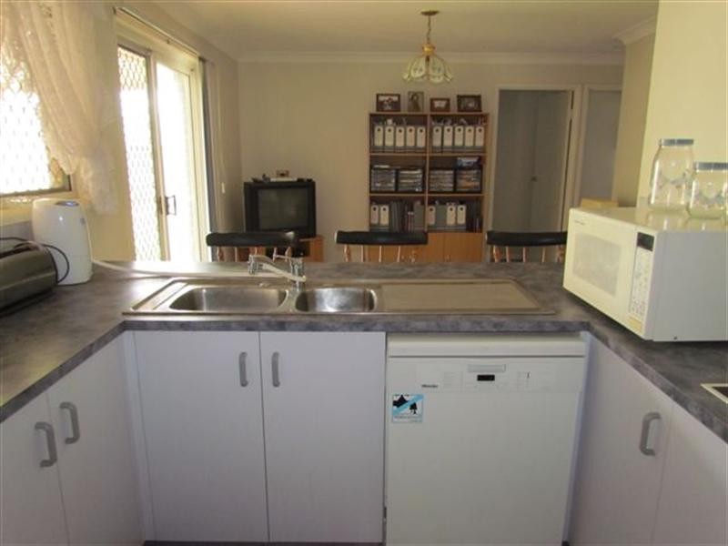 6 Gainsborough Drive, Glenvale QLD 4350