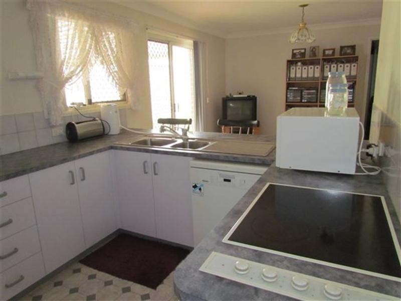 6 Gainsborough Drive, Glenvale QLD 4350