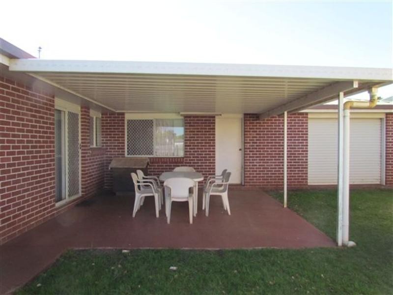 6 Gainsborough Drive, Glenvale QLD 4350