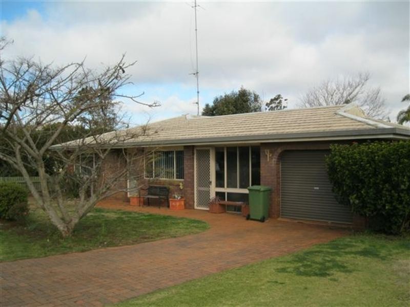 12 Paull Street, Wilsonton QLD 4350