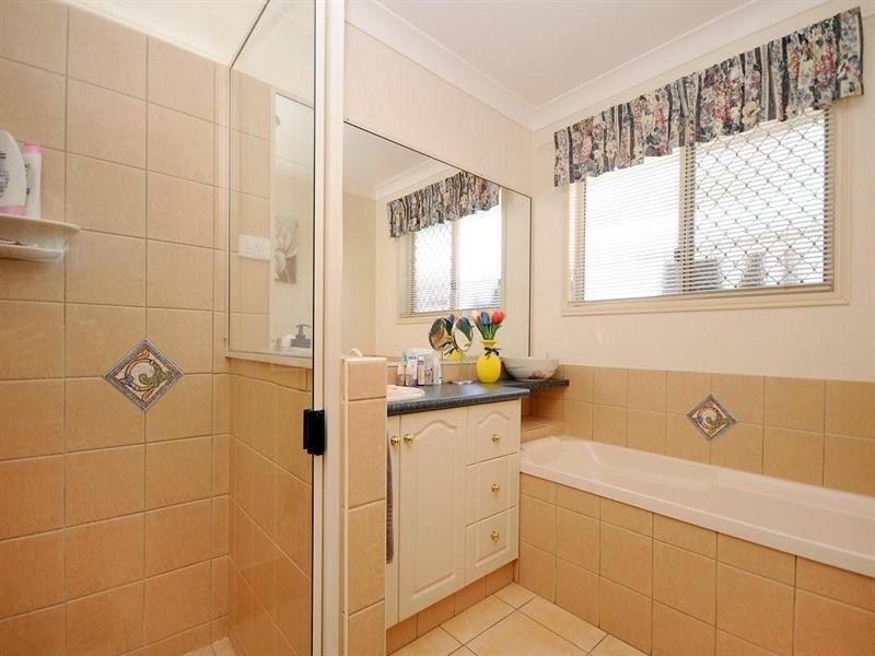 14 Scullin Street, Middle Ridge QLD 4350