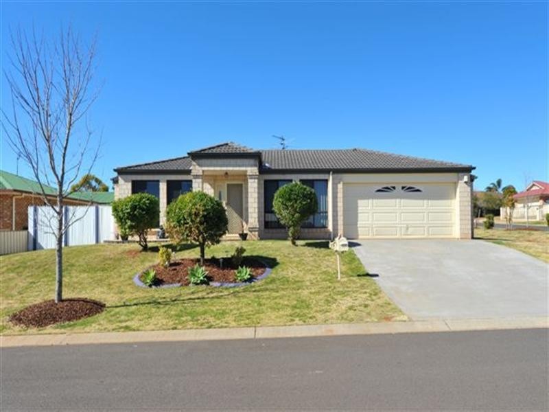 19 Biscay Crescent, Glenvale QLD 4350