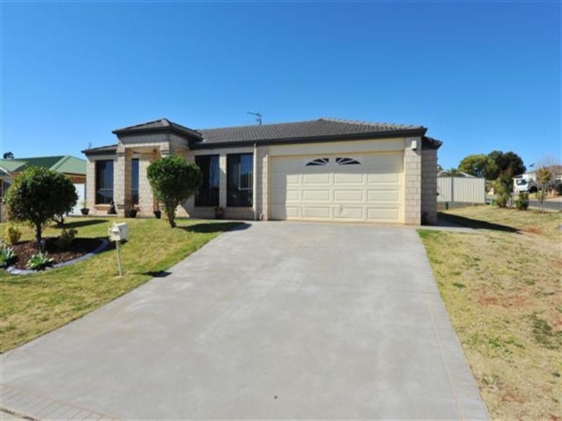 19 Biscay Crescent, Glenvale QLD 4350