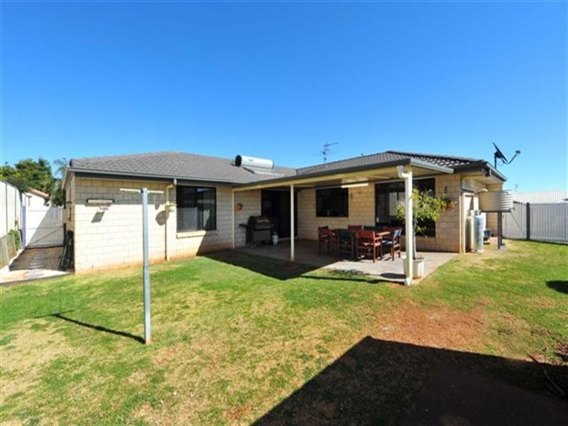 19 Biscay Crescent, Glenvale QLD 4350
