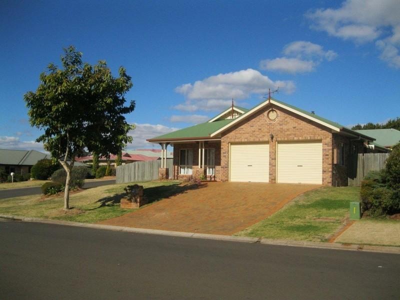 54 Bouganvillea Drive, Middle Ridge QLD 4350