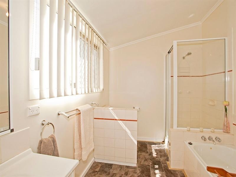 195 Taylor Street, Wilsonton QLD 4350