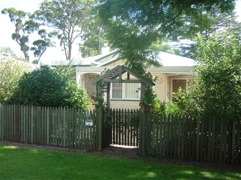 11 Simla Street, Mount Lofty QLD 4350