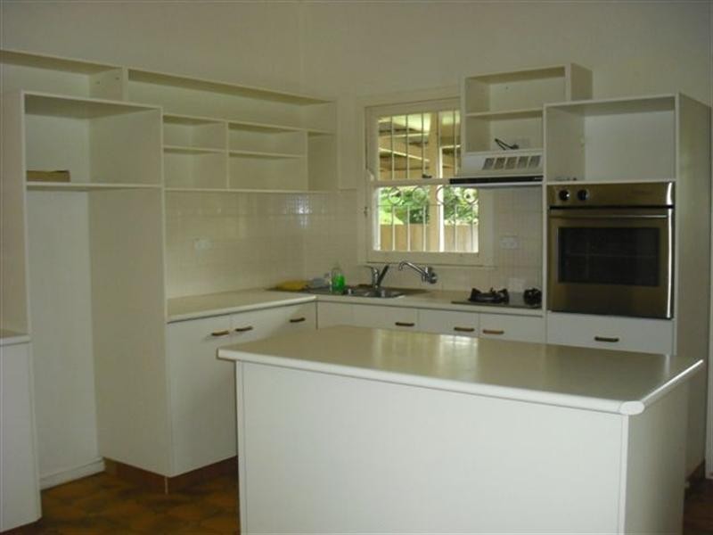 11 Simla Street, Mount Lofty QLD 4350