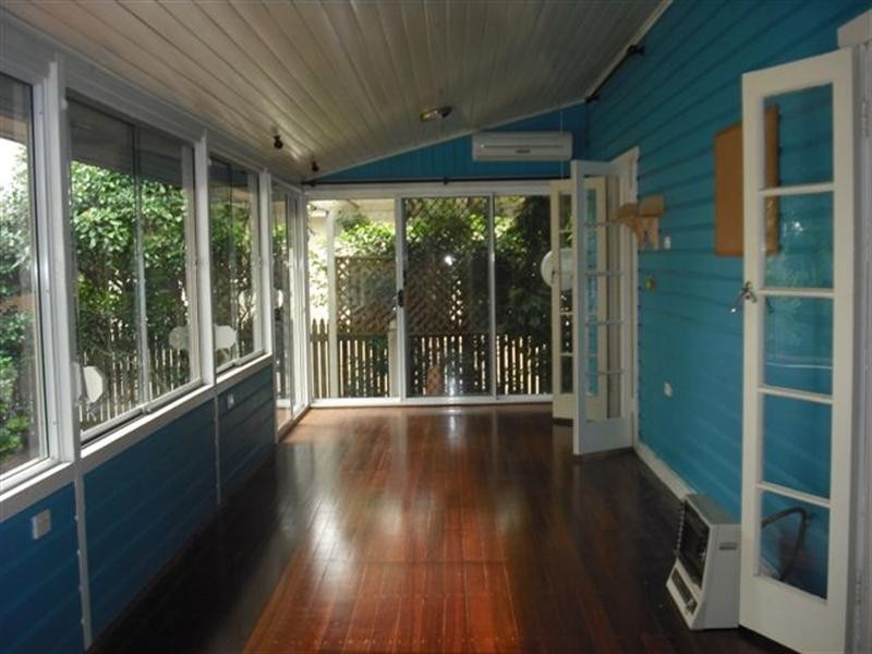 11 Simla Street, Mount Lofty QLD 4350