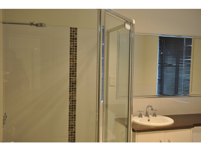 8 Clara Street, Highfields QLD 4352