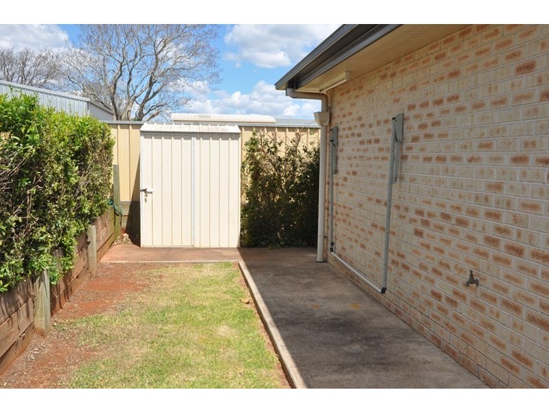 8 Clara Street, Highfields QLD 4352