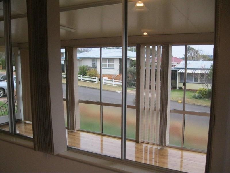 18 Loch Street, Centenary Heights QLD 4350