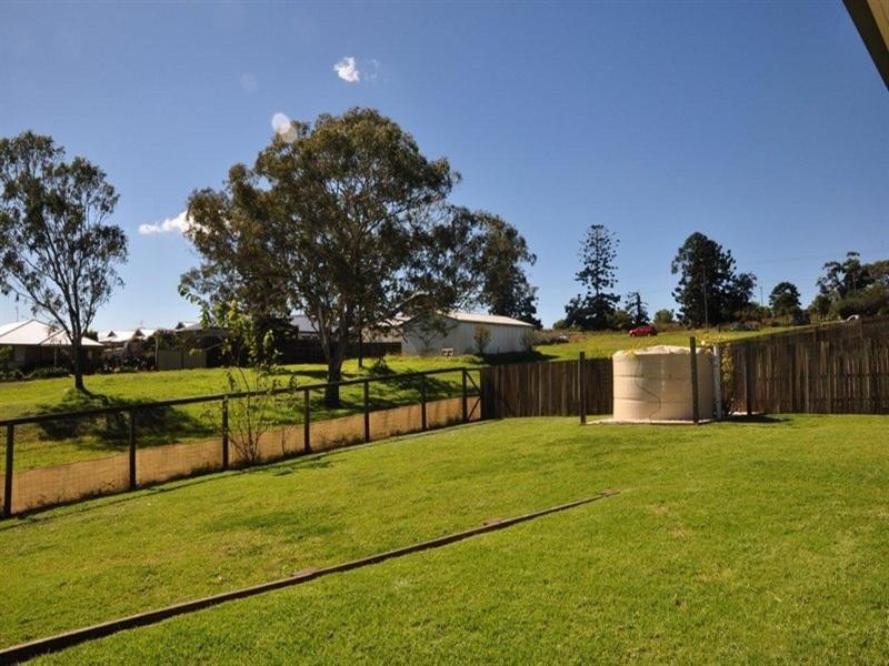 7 Sunset Drive, Glenvale QLD 4350