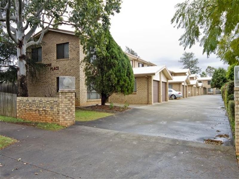 Unit 3/251 Herries Street, Newtown QLD 4350