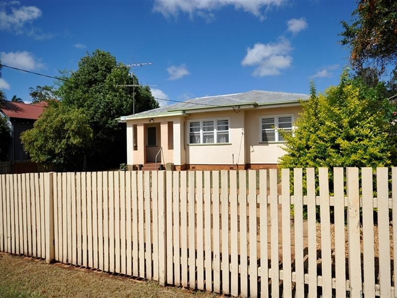 206 Campbell Street, Newtown QLD 4350