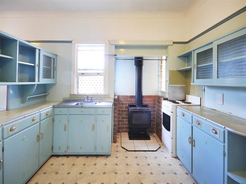 206 Campbell Street, Newtown QLD 4350