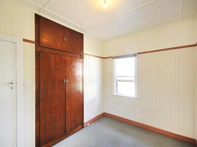 206 Campbell Street, Newtown QLD 4350