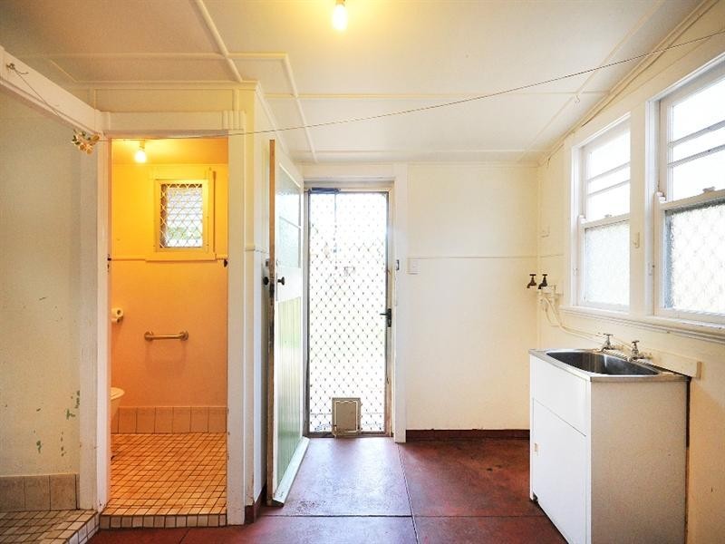 206 Campbell Street, Newtown QLD 4350