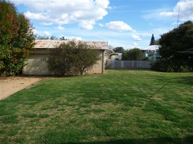 206 Campbell Street, Newtown QLD 4350