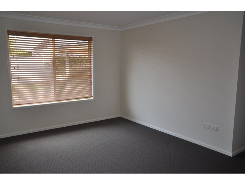 19 Chelwyn Street, Middle Ridge QLD 4350