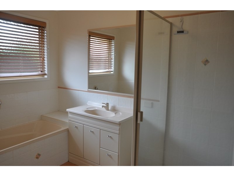 19 Chelwyn Street, Middle Ridge QLD 4350