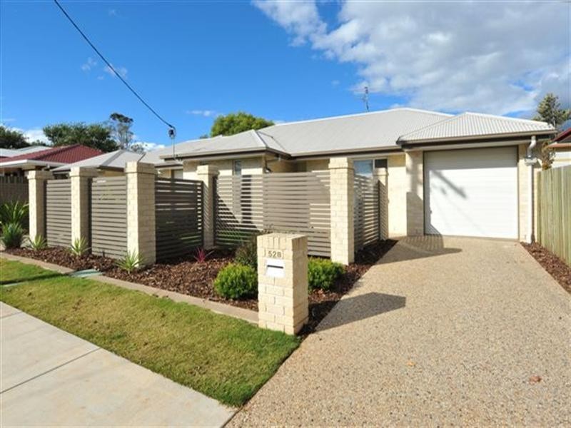 2/52b LLewellyn Street, Centenary Heights QLD 4350