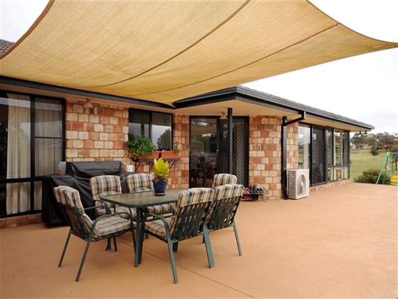 5 Clifford Street, Meringandan West QLD 4352