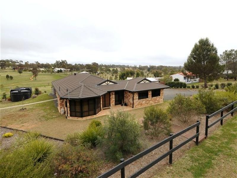 5 Clifford Street, Meringandan West QLD 4352