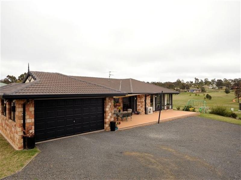 5 Clifford Street, Meringandan West QLD 4352