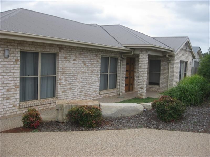 1/11 Highgrove Drive, Highfields QLD 4352