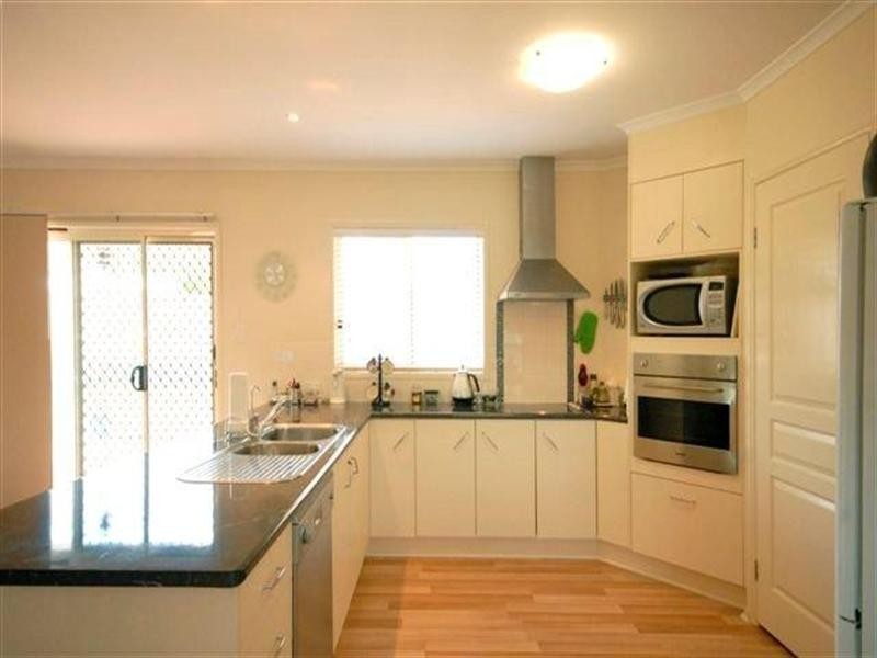 2 Schaefer Court, Westbrook QLD 4350
