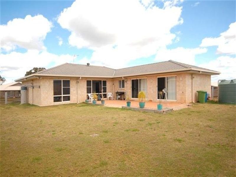 2 Schaefer Court, Westbrook QLD 4350