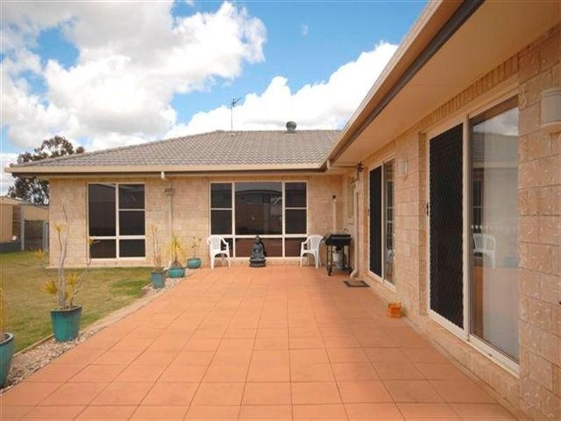 2 Schaefer Court, Westbrook QLD 4350
