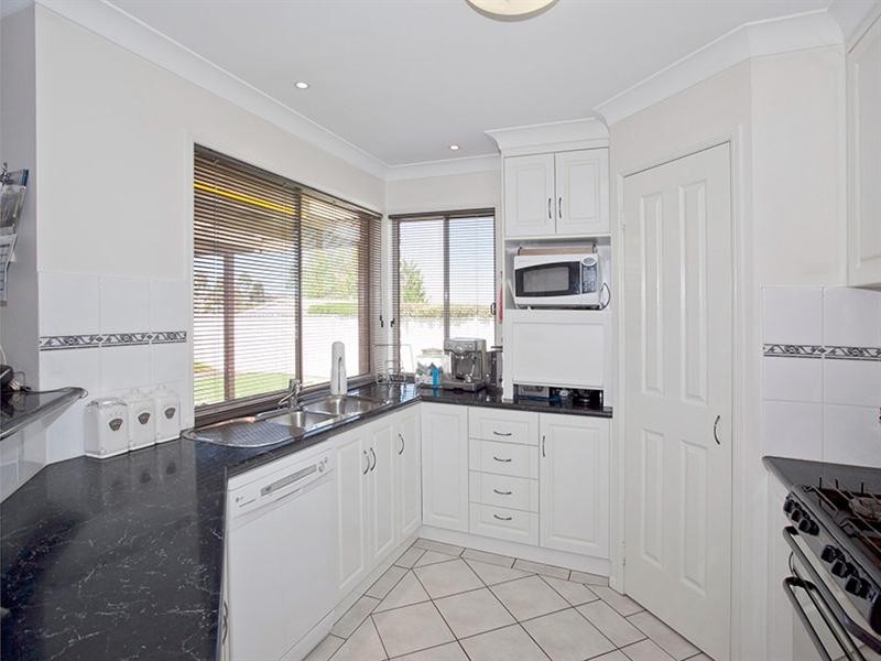 34 Nash Drive, Glenvale QLD 4350